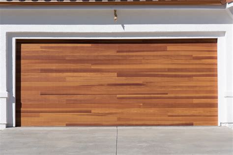 Planks Cedar Garage Door Contemporain Garage Los Angeles Par Dyers Garage Doors Houzz