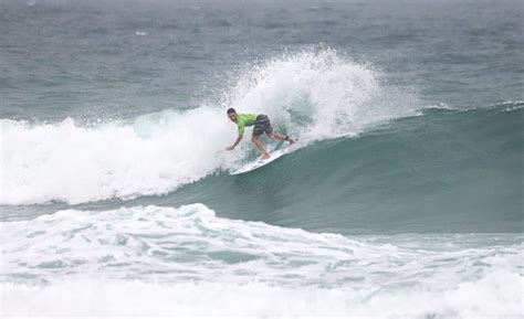 Primeiro dia de competições do Circuito Banco do Brasil de Surfe agita