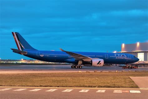 Ita Airways Presenta Su Primer Airbus A Neo Con Librea Azul Ala