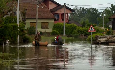 Hrvatski Vatrogasci Usred Borbe Sa Poplavama Dobili Novi Zadatak Bila