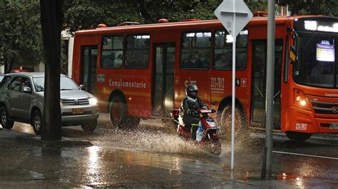 Fuerte Aguacero En Bogot La Lluvia Cae Intensamente En Localidades