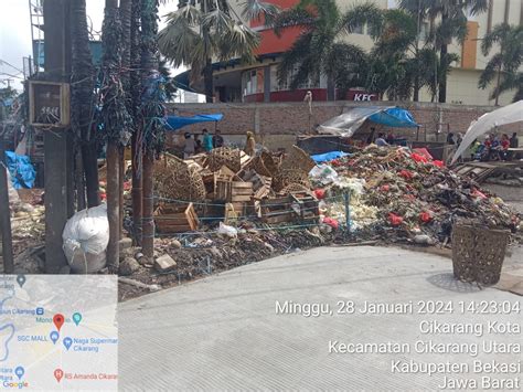 Tumpukan Sampah Di Pasar Tumpah Cikarang Ganggu Kenyamanan LSM Ganas