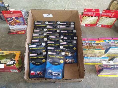 (19) Maisto Fantasy Collection Cars incl. 2 Packs - Assiter Auctioneers