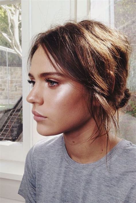 10 Minimal Makeup Looks That Take 10 Minutes Or Less Society19 Minimal Makeup Look Gorgeous