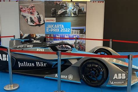 Melihat Dari Dekat Mobil Balap Formula E Di Pevs