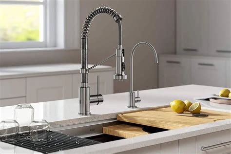 Touch vs. Touchless Kitchen Faucet: Which Ones Right for You?