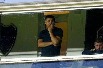 Riquelme bancó a Pol Fernández tras los silbidos y se quejó por la