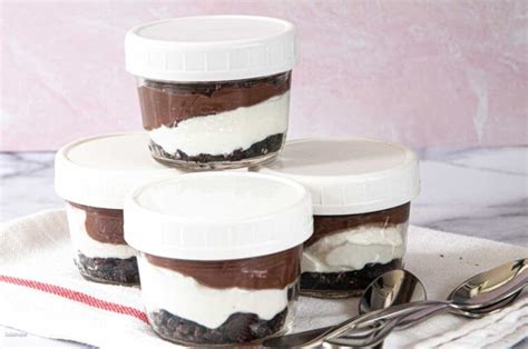 Quick Microwave Chocolate Pudding in a Jar