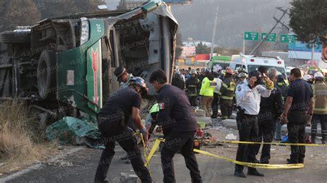 Camión Flecha Roja Vuelca En La México Toluca Reportan Tres Muertos Y 35 Lesionados La