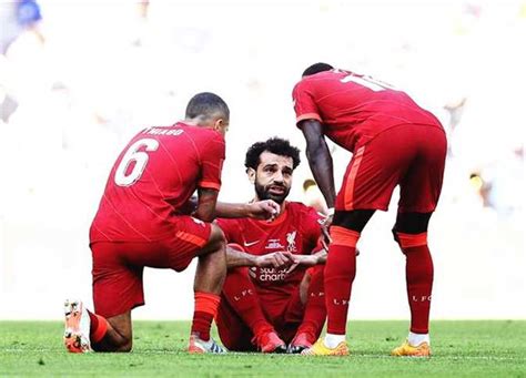 ينسحب قبل دوري الأبطال إصابة محمد صلاح تتصدر الصحف الإسبانية المصري