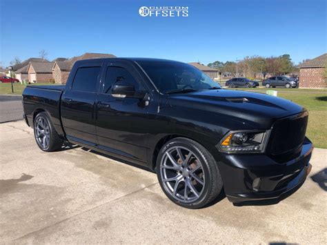 2016 Ram 1500 With 24x10 18 Oe Replicas Trackhawk Replicas And 305