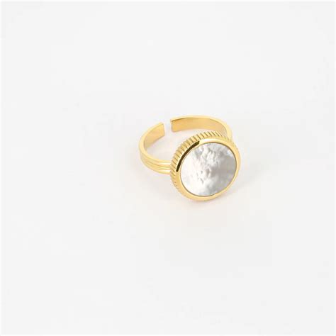 ZAG Bijoux Goudkleurige Boho Ring Met Witte Schelp Beadle