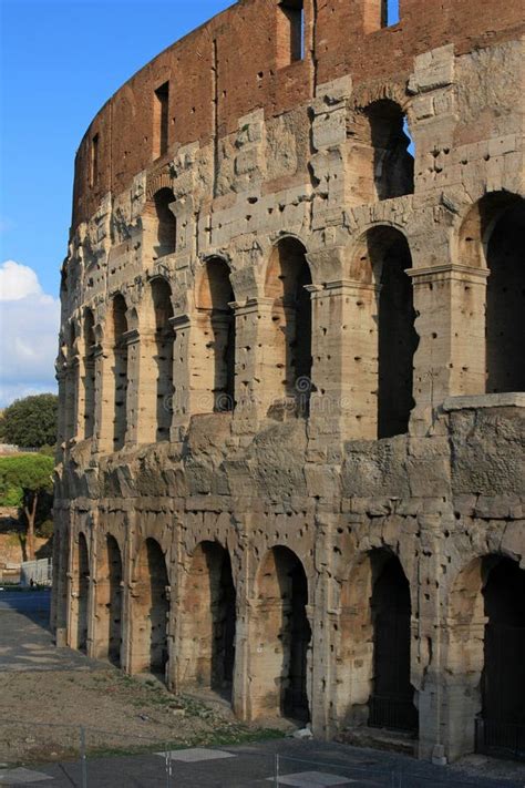 Muri Di Pietra Dell Antico Colosseo Di Roma Illustrazione Di Stock