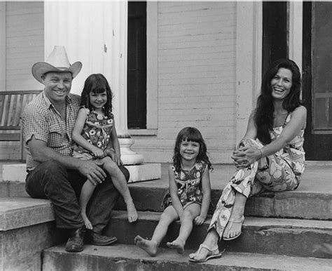 Loretta and her husband Doolittle Lynn, and their twins Patsy and Peggy ...