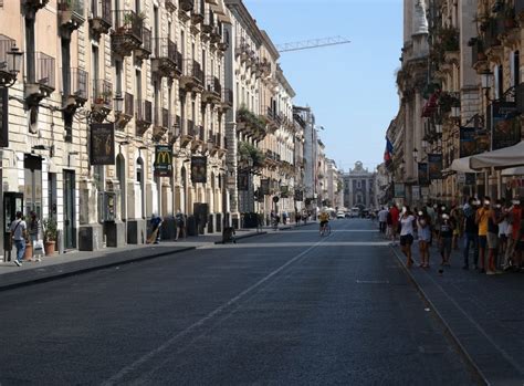 Catania Isola Pedonale In Via Etnea Telecamere In Piena Funzione