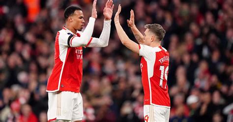 Crónica El Arsenal Golea Al Chelsea Y Se Afianza En El Liderato De La