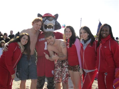 Wolfie Hits The Beach For Super Bowl Splash Sbu News