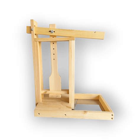 Stable wooden cheese press - Startercultures.eu