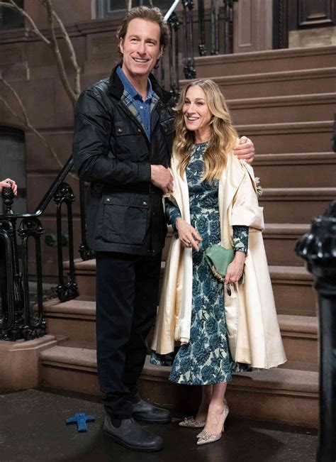 Sarah Jessica Parker And John Corbett Share Steamy Kiss Filming Ajlt