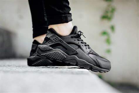 Nike Air Huarache Wmns (Triple Black) - Sneaker Freaker