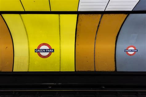 80 Green Park Tube Station Stock Photos Pictures And Royalty Free