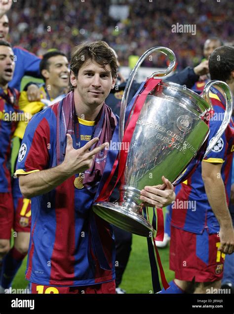 Lionel messi trophy barcelona hi-res stock photography and images - Alamy