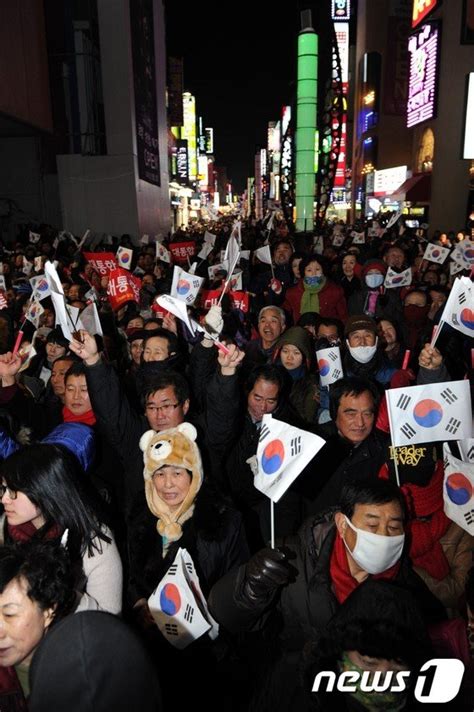 박근혜 후보 보기위해 모인 청주 시민들 네이트 뉴스