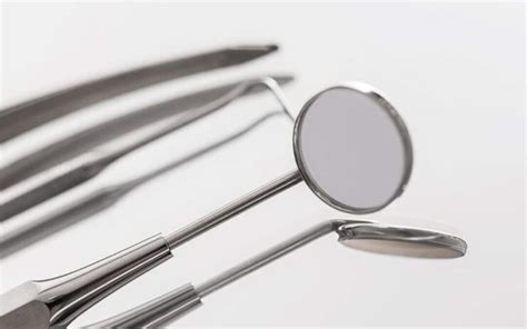 What Type of Mirror is Used in Dental Instruments?