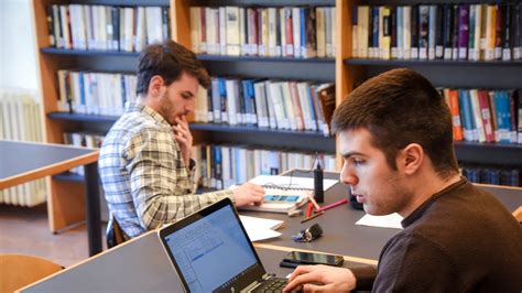 Tanti Gli Studenti In Biblioteca Ritornano Gli Orari Pre Covid