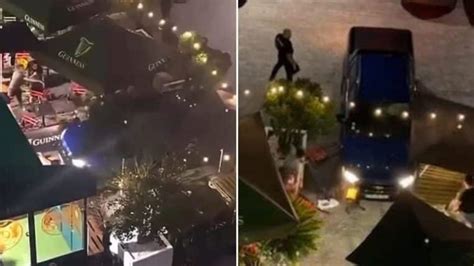 Une Voiture Fonce Sur La Terrasse D Un Bar Paris Images Chocs