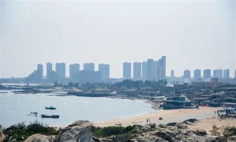 泉州石狮一沙滩却名叫“观音山”，怪石嶙峋景色超美，游客稀少！ 每日头条