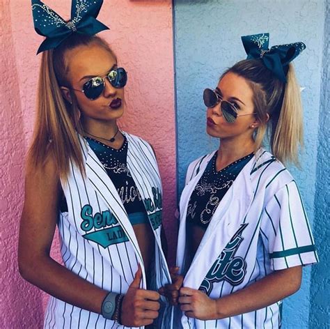 Pinterest Kieriaasia Cheer Girl Cheer Poses Cheer Team Pictures