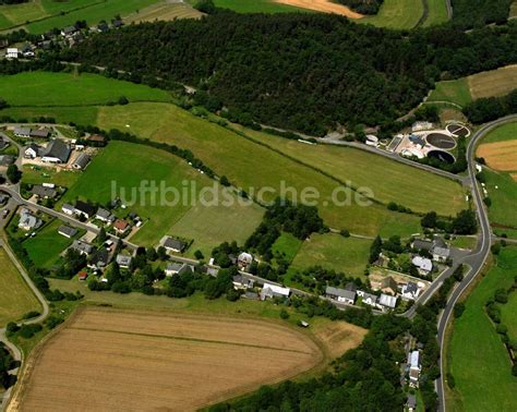 Hausen Von Oben Dorfkern Am Feldrand In Hausen Im Bundesland