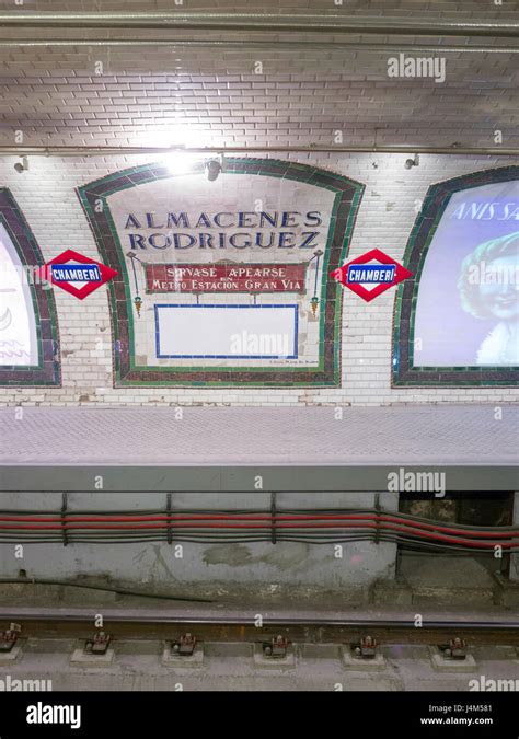 Antigua Publicidad En El Museo De La Antigua Estación De Metro De