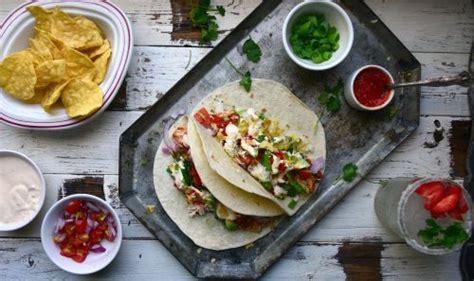 Diy Salsa Chicken Taco Bar The Realistic Nutritionist