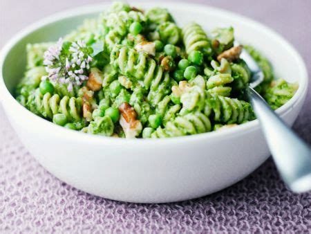 Selbstgemachtes Basilikum Walnuss Pesto Rezept EAT SMARTER