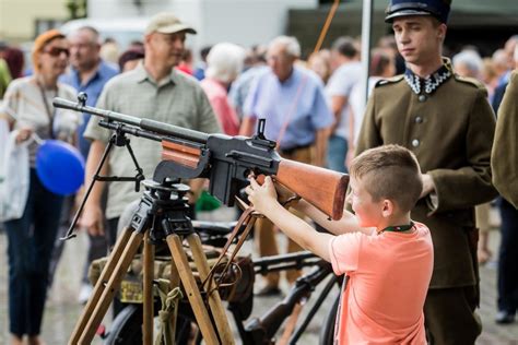 Piknik Militarny w Bydgoszczy z okazji święta Wojska Polskiego zobacz