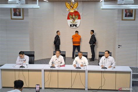 Kpk Tahan Satu Tersangka Korupsi Di Djka Antara News