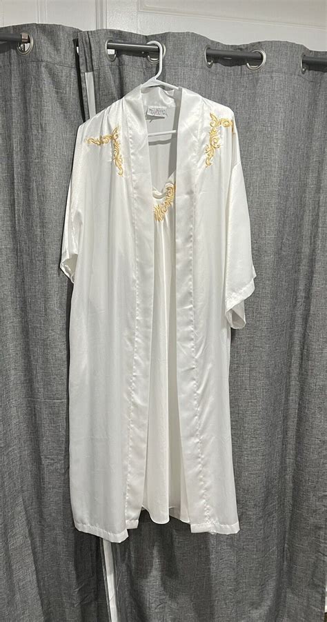 Val Mode Lingerie White Satin Nightgown Vintage SZ Me Gem