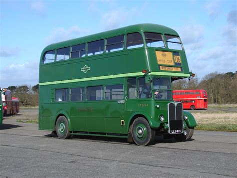 RT3254 Cobham Green Line AEC Regent III Weymann RT3254 Flickr