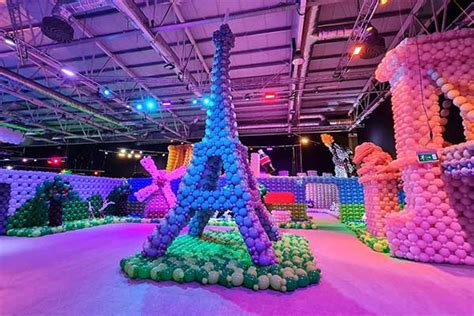 A Balloon Wonderland Opens in Budapest