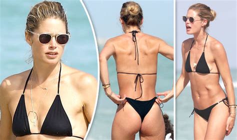 Victorias Secret S Doutzen Kroes Showcases Incredible Bottom And Abs