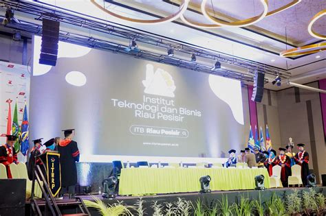 stt dumai gelar wisuda  xviii   resmikan transformasi menjadi