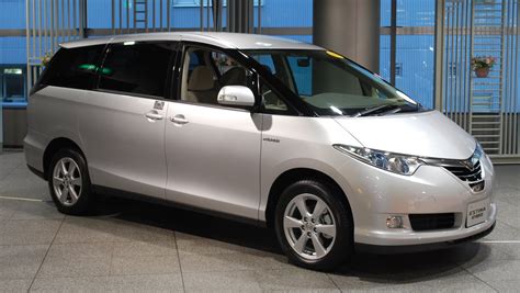 Toyota Estima Lucida