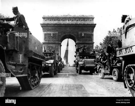 Paris Celebrates Liberation August 251944 Stock Photo Alamy