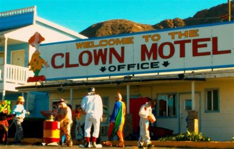 Take A Look Inside Nevada S Creepy And Allegedly Haunted Clown Motel