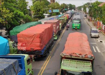 Perbaikan Jalan Pantura Batangan Bikin Macet Parah Kendaraan Mengekor