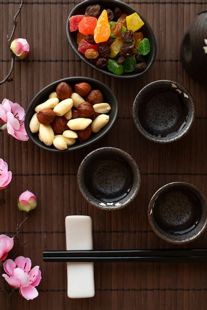 Anordnung Von Tassen Und Snacks Von Oben Kostenlose Foto