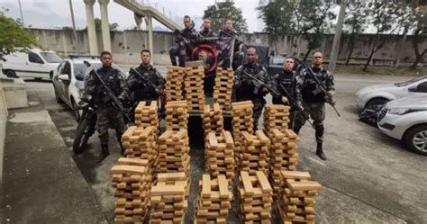 Polícia apreende mais de 600 kg de maconha no Complexo do Alemão Rio