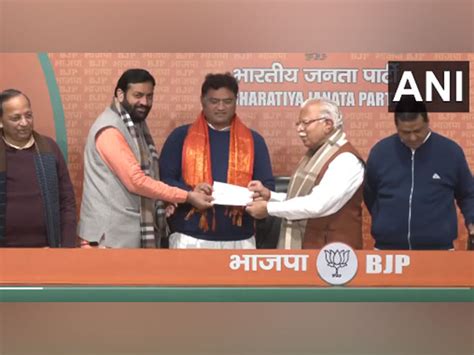 Former AAP leader Ashok Tanwar joins BJP in Delhi | Headlines